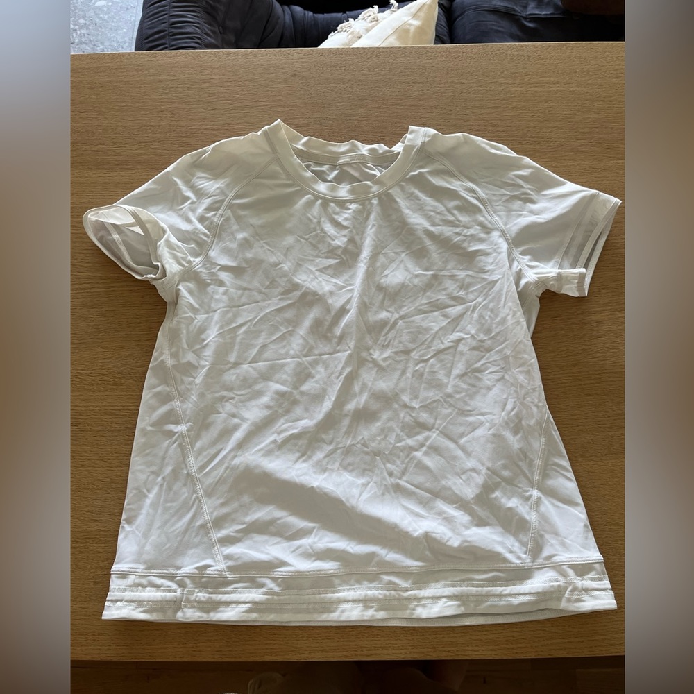 Lululemon t shirt size‎ 4